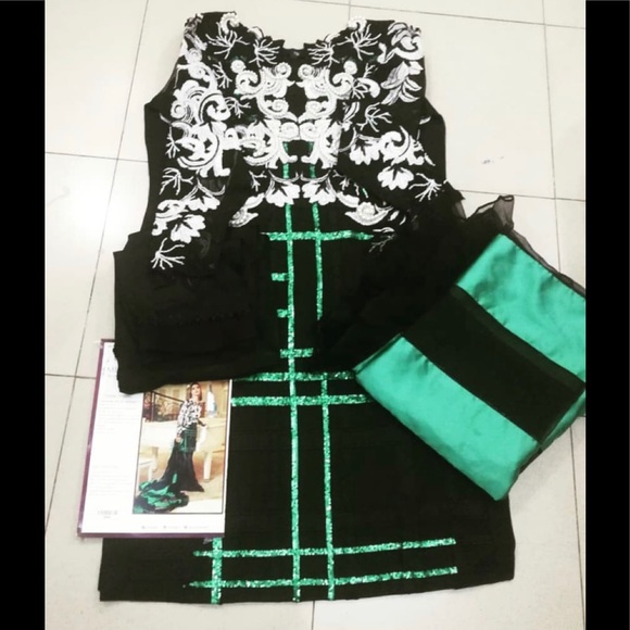 Pakistani Designer suit Mushq - Picture 3 of 6